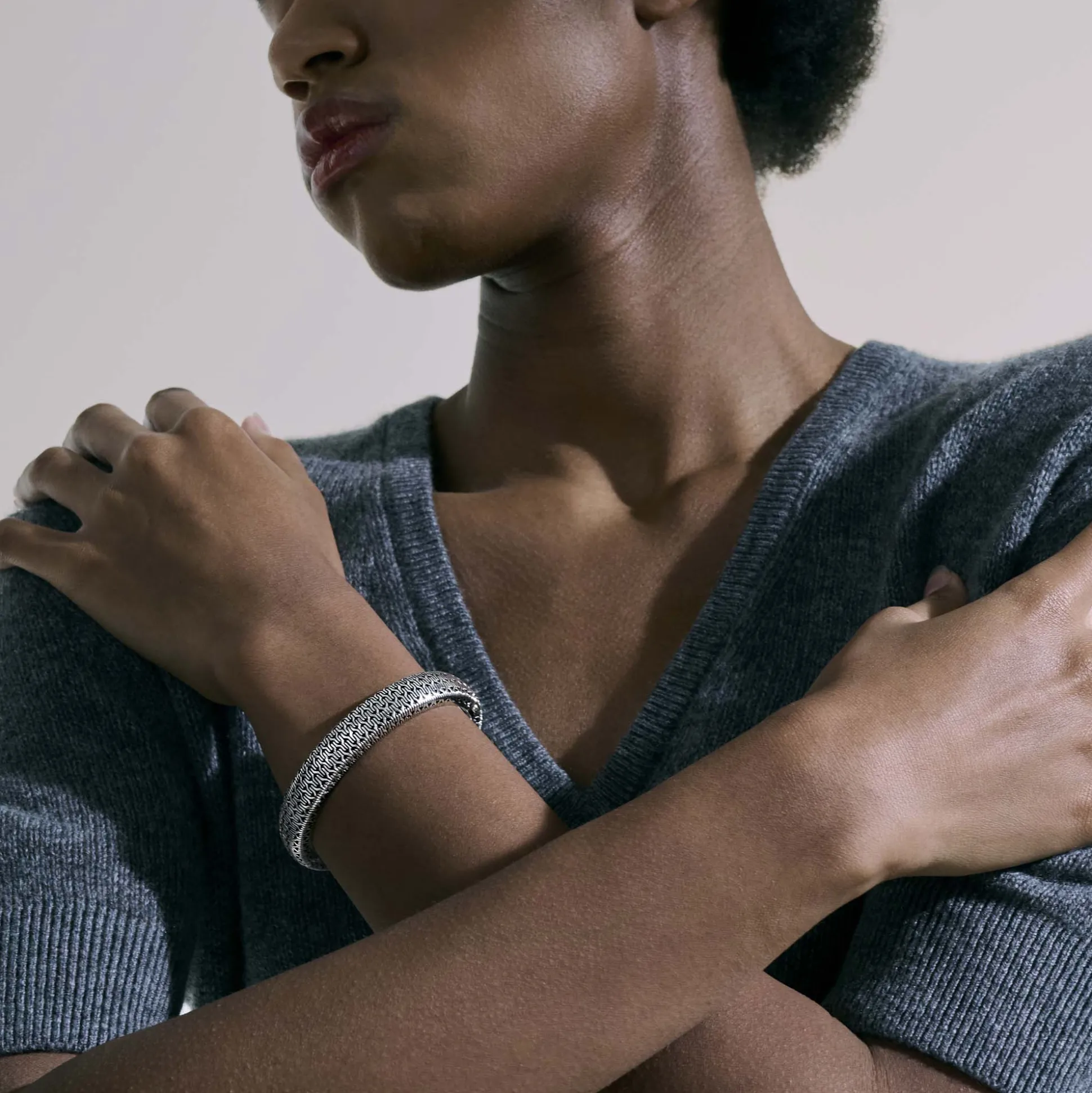 Women John Hardy Bangles & Cuffs^Carved Chain Hinged Bangle, Sterling Silver